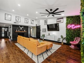 Stunning Carrollton Castle with 4 Bedrooms + Pool + Media Room - 5