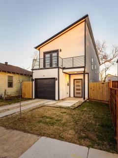 Modern Gem Near Downtown! - 7