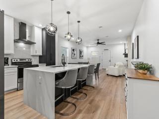 Modern Gem Near Downtown! - 4