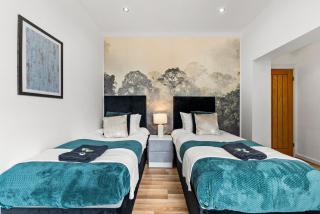 Simple 2 Bed in Central Dewsbury -Sleep 4 - 9