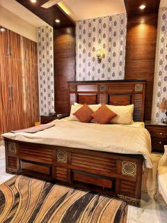 DHA Phase 6 Lahore - Budget Rooms - Near Raya and Dolmen Mall - 5