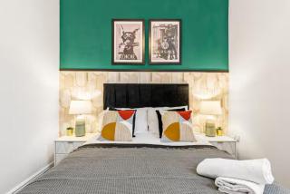 Perfect Booking 4 Bed Home in Sheffield - 2