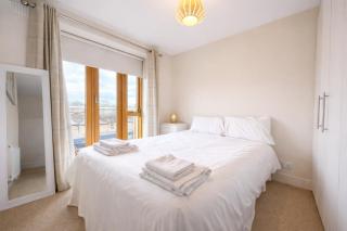 Bright 2BDR Split Level Apt Near Phoenix Park - 4