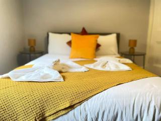 Spacious Victorian for 10 across Royal Infirmary - 5