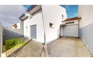 Detached house in Ponta Delgada with garden - 0