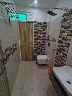 Tiny Residence with a small backyard Jacuzzi pool - 1