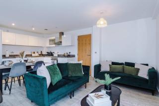 Modern 2 Bed Apartment With Balcony By Host A Home - 8