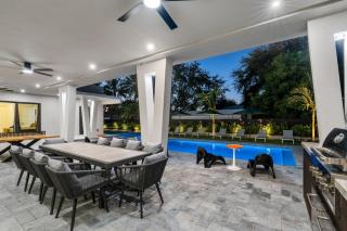 Miami Ultra Villa w Pool Movie Theater Pickle Ball - 7