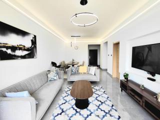 Luxury 2 Bedroom Apartment With Heated Pool & Gym - 8