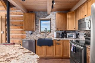 Henry's Hideaway Cabin - 1