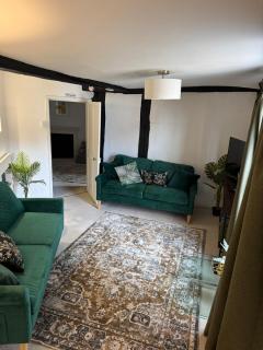 Location Spacious Character Flat in Central Rye - 3