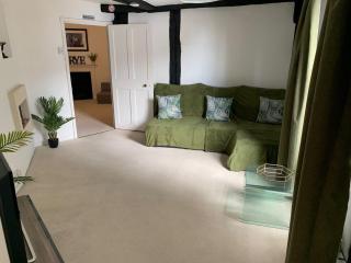 Location Spacious Character Flat in Central Rye - 2