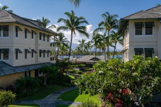 Kolea 9H, Stunning 2-Bedroom with Ocean Views and Beach Club access - 0