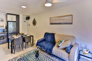 Stylish 2-Bed in Ballito Village - Full Amenities - 8