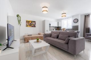 Sliema B20 - 5 mins walk to Valletta Ferry - Shopping Mall and Bay Sleeps 8 by QuickTrips - 4