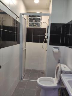 Cozyhaus Stay Sanctuary-Netflix-Pool- 1 Parking - 3