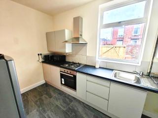 Spacious 2BR Home in Radcliffe - With Parking - 7
