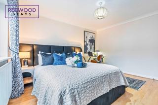 BRAND NEW! Spacious & Modern Serviced Home - 3x Free Parking - by Redwood Stays - 5