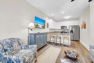 Hidden Lake Condos 222, short walk to Gulf Place! - 4