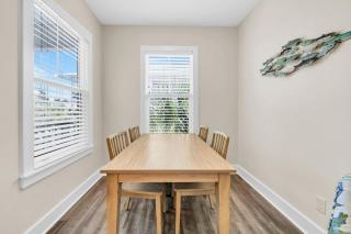 Hidden Lake Condos 222, short walk to Gulf Place! - 1