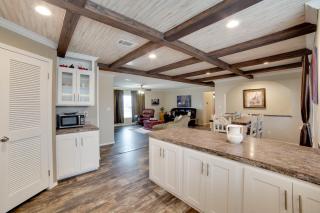 Steps to WES Arena Pet-Friendly Cabin with Deck! - 5