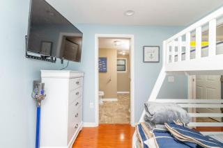 Huge Waterfront Mini-Resort w Gym, Dock & Pool - 5