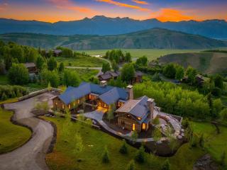 Tetonglow Jackson Hole - Hot Tub, Fire Pit & Views - 0