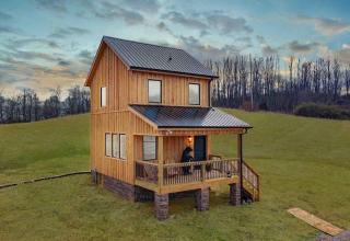 Unique Cabin studio in Heart of the tri cities - 3