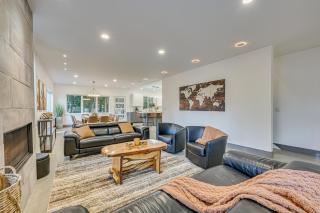 Waterfront Patio! Stylish Family Home in Everett - 4