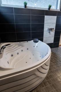 Villa West Ellivuori - High Quality 6BR Villa with Jacuzzi - 3