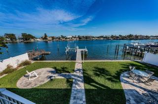 Relax at our Bay waterfront Home - 6