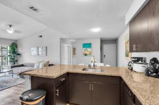 Bright 2 BR FLL Gem with Balcony and Free Parking - 5