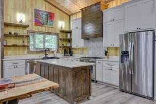 Broken Bow Cabin with Hot Tub and Game Room - 1