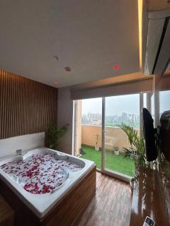 Loft of luxe Bathtub Luxury Stay Self Checkin - 9