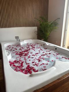 Loft of luxe Bathtub Luxury Stay Self Checkin - 5