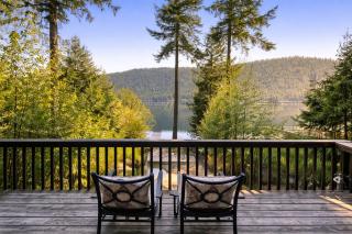 Otter Chalet on Fish Lake by NW Comfy Cabins - 3