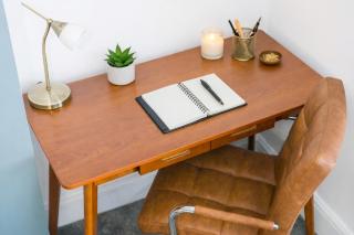 Stylish House - Close to City Centre - Self-Check-In - Free Parking, Work Space, Fast WiFi, Smart TV and Garden by Yoko Property - 8