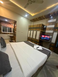 HOTEL MG BESA MANISH NAGAr - 2