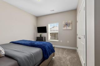 Modern 2BR & 2BA New Build Condo w Garage & Patio - 8