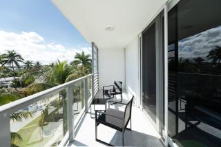 Modern Two Bedroom Suite with 2 King Beds Pool and Steps from the Beach - 3