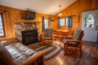 Traditional Cabin - Spacious Retreat - Parking - High Internet - CB01 - 8
