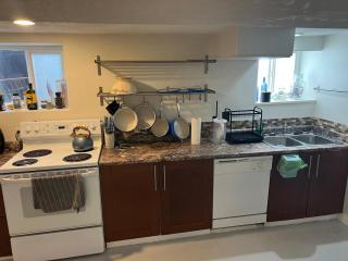 Poolside Shared Suite - Private Queen Room with Heated Pool - 6