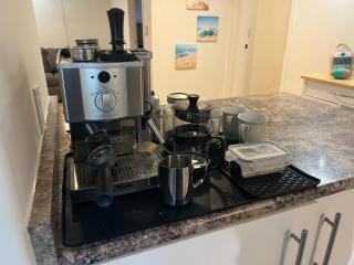 Poolside Shared Suite - Private Queen Room with Heated Pool - 5