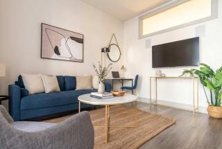 Modern 1BR Urban Retreat Pool Gym Parking - 9