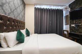 Hotel Velvet Dreams Inn & Banquet - 1