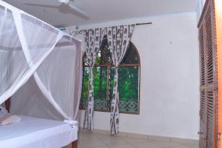 Tranquil Middle Apartment - 2
