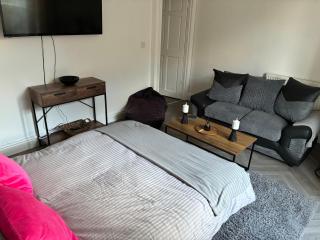 Flat in Pont y Rhyl - 9