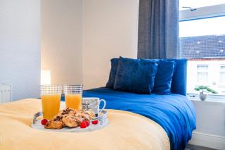 2 Bedroom 5 Single Beds - 8