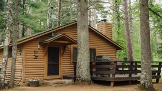 Hidden Gem - Traditional Cabin - 2 Bedroom - Parking - Wi-Fi Netflix CB02 - 6