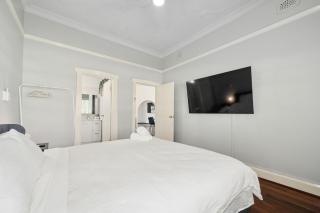 Crown & Optus Just Steps Away - 3